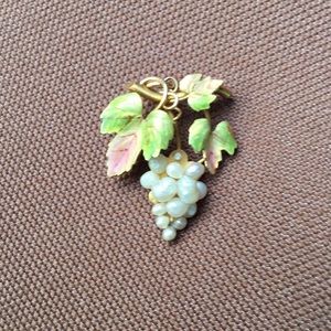 Vintage gold with enamel leaves pendant…issue